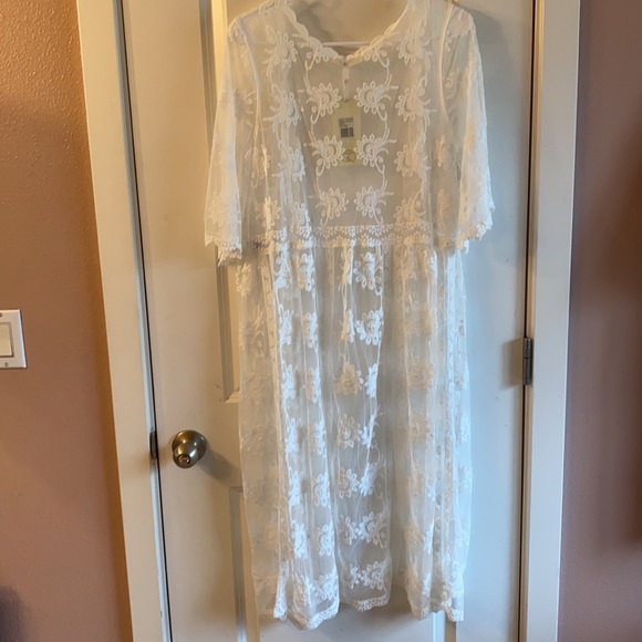 NWT Ladies White Lace Cover-Up - Picture 7 of 10